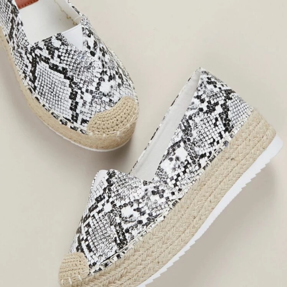 Snakeskin platform slip on shoes SHEIN